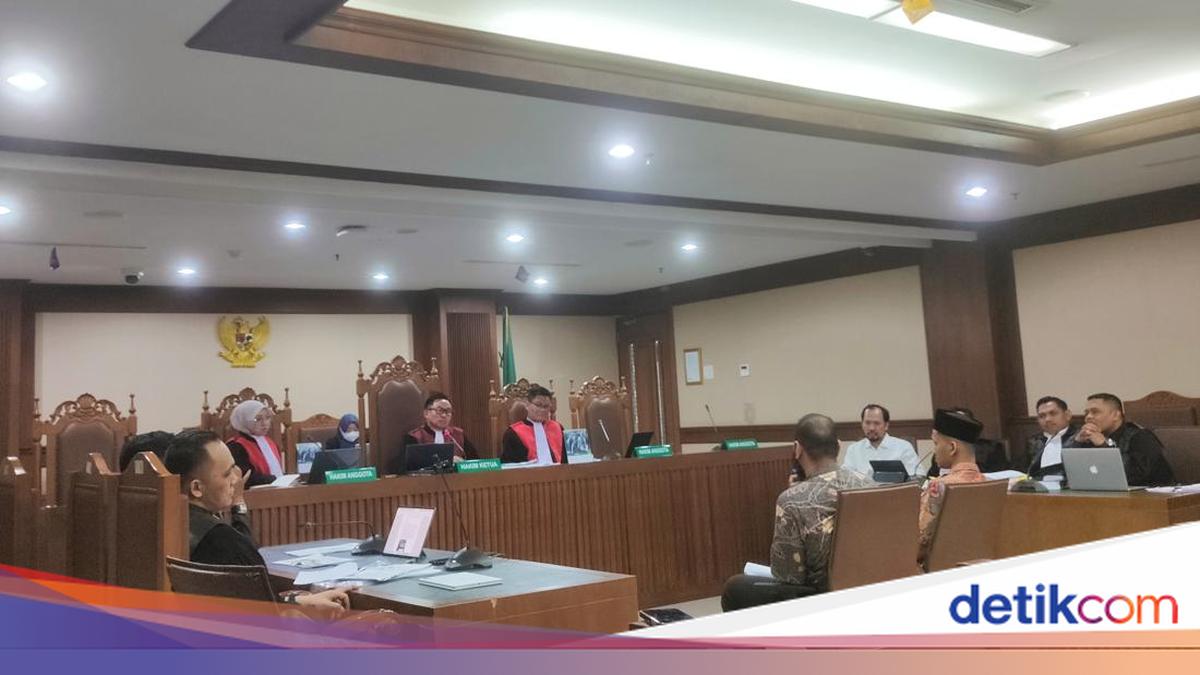 Saksi Mengaku Memindahkan Mobil Alphard dari Rumah Mantan Pejabat MA