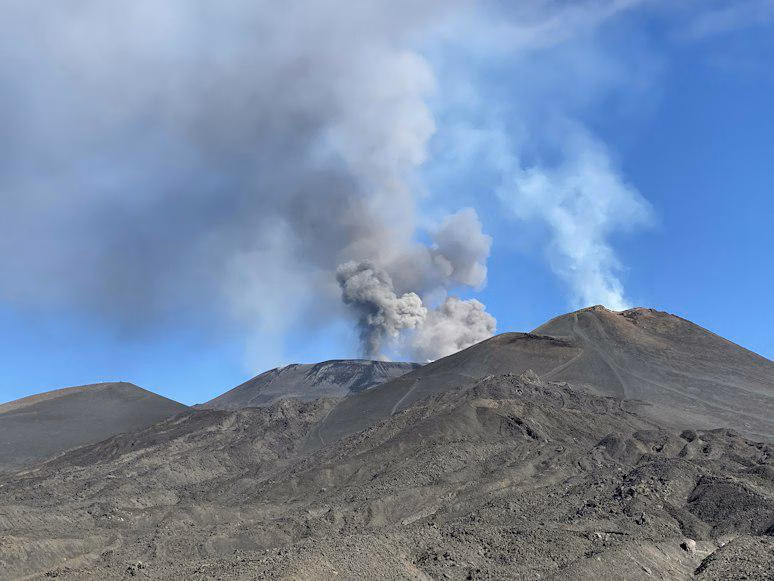 Penyebaran Debu Vulkanik di Indonesia Hari Ini, Fokus pada Gunung Semeru ke Arah Tenggara