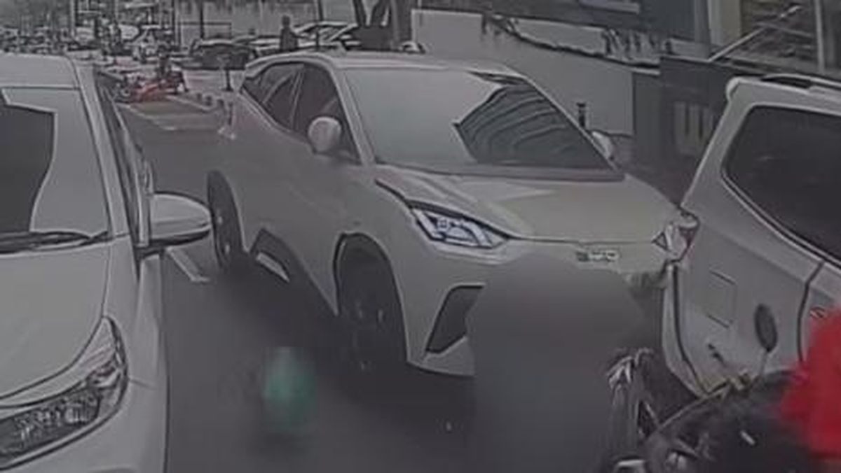 Kisah Hasan Syukur: Ojol yang Terluka Akibat Kecelakaan Mobil Listrik di Blok M