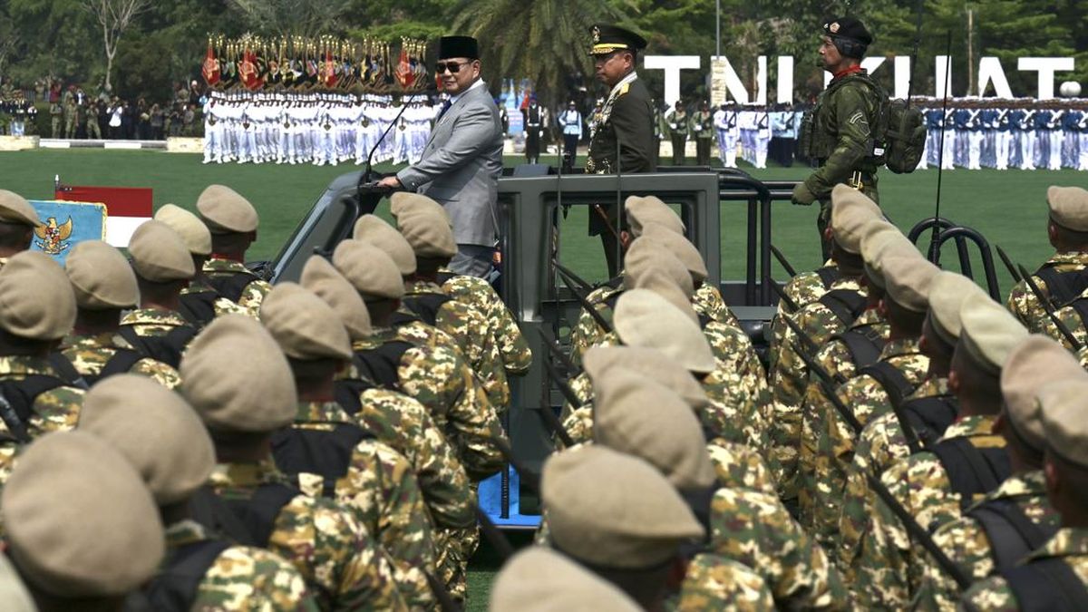 ---
Pertemuan Strategis di Istana, Prabowo Ajak 800 Perwira Tinggi TNI-Polri

---