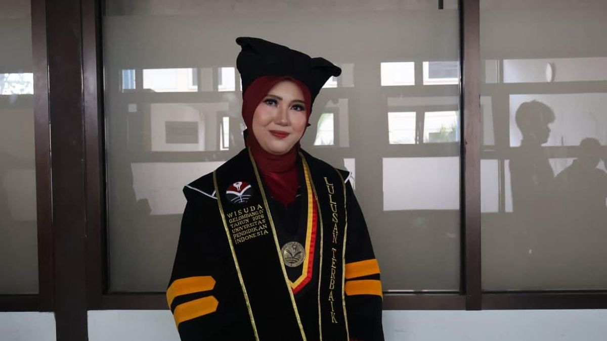 Nova Diadara, Wisudawan Terbaik UPI Tanpa Jalur Cepat