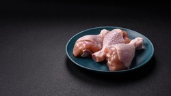 Panduan Memilih Daging Ayam: Kenali Ciri-ciri yang Tidak Layak Konsumsi dan Cara Penyimpanan Ideal