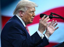 Trump Mengancam 'Penghancuran Total' Iran Jika Negosiasi Gagal