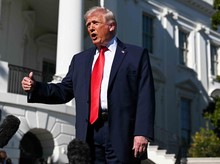 Trump Mengungkap Tindakan AS Tembak dan Sita Kapal Iran di Teluk Oman