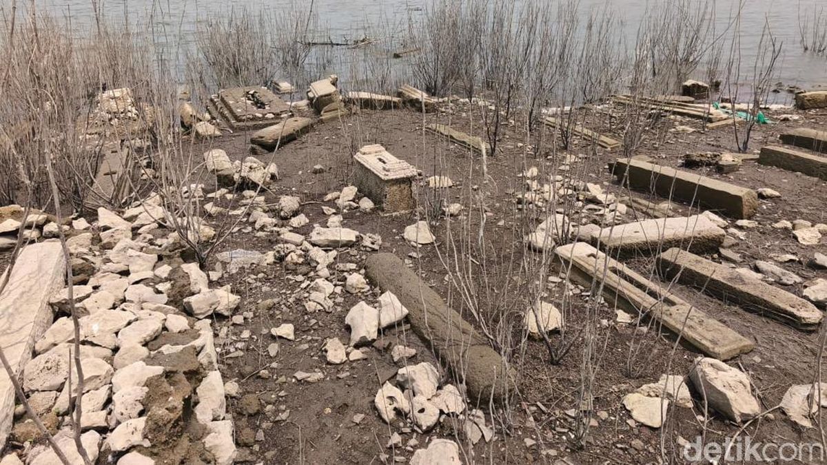 Makam Kuno Muncul di Waduk Gajah Mungkur Akibat Penurunan Debit Air